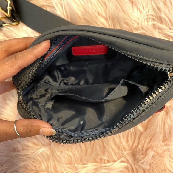 Tommy Hilfiger Crossbody Bag - Picture 11 of 11